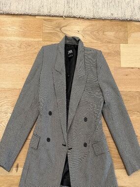 Zara Houndstooth blazer in Size Small